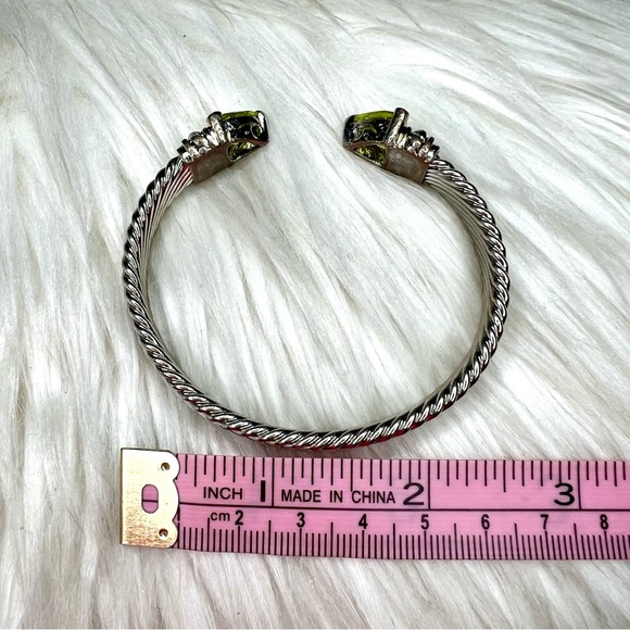 💚 Cable Cuff Bracelet with Peridot Green Gemstones 💚 - Picture 5 of 5